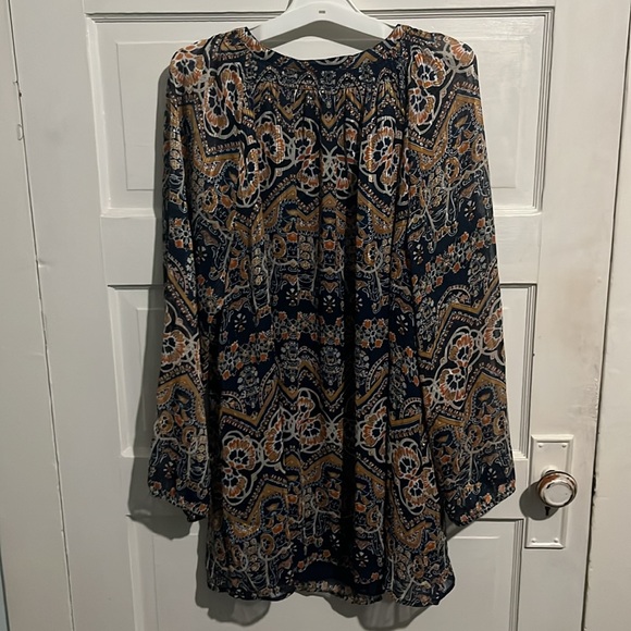 Woman's Blouse - Picture 4 of 4